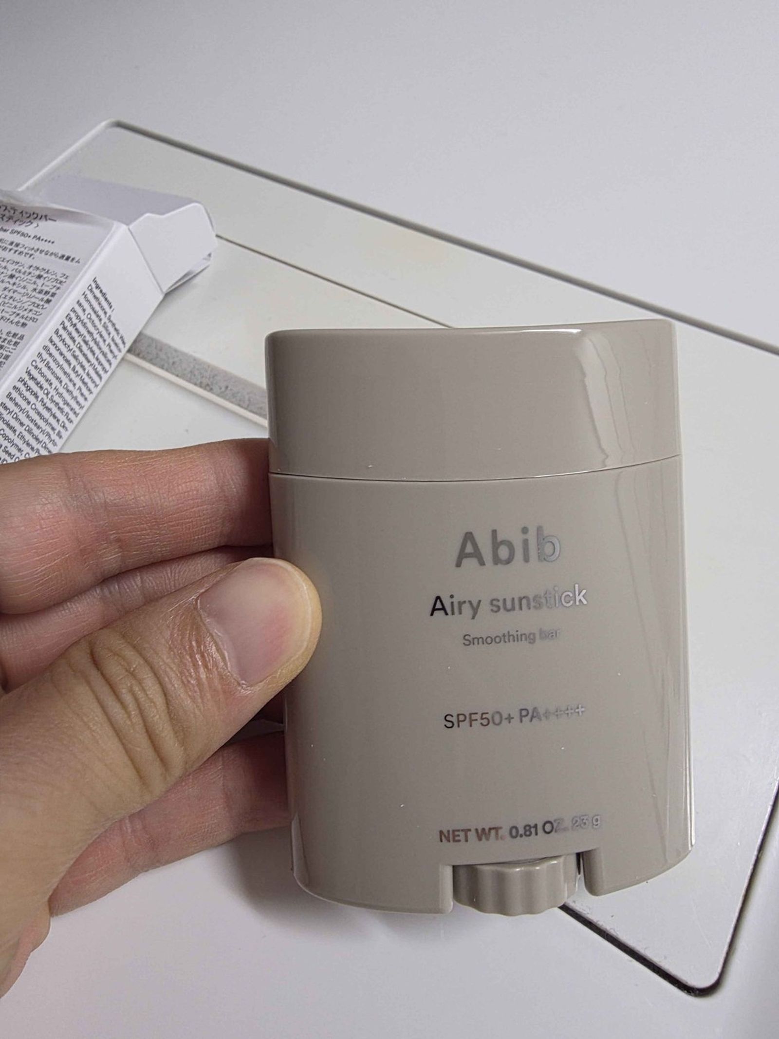 Abib エアリーサンスティックの本体（コンパクトなスティック型）