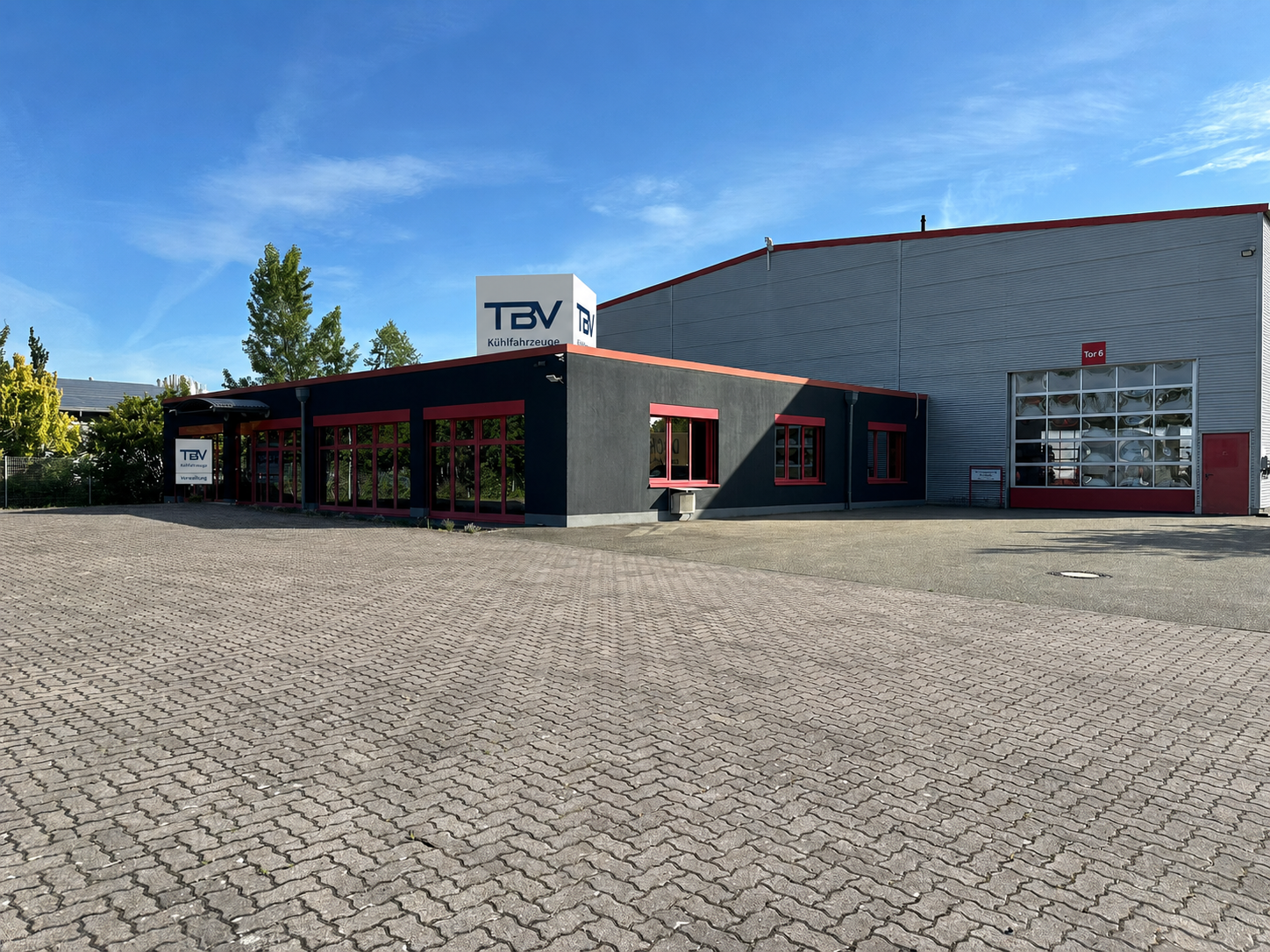 TBV-Firmengelände in Willstätt mit Firmengebäude und Fertigungshalle