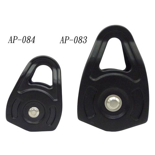 Warmgeschmiedete Seilrollen AP-084 und AP-083 aus Aluminium nebeneinander