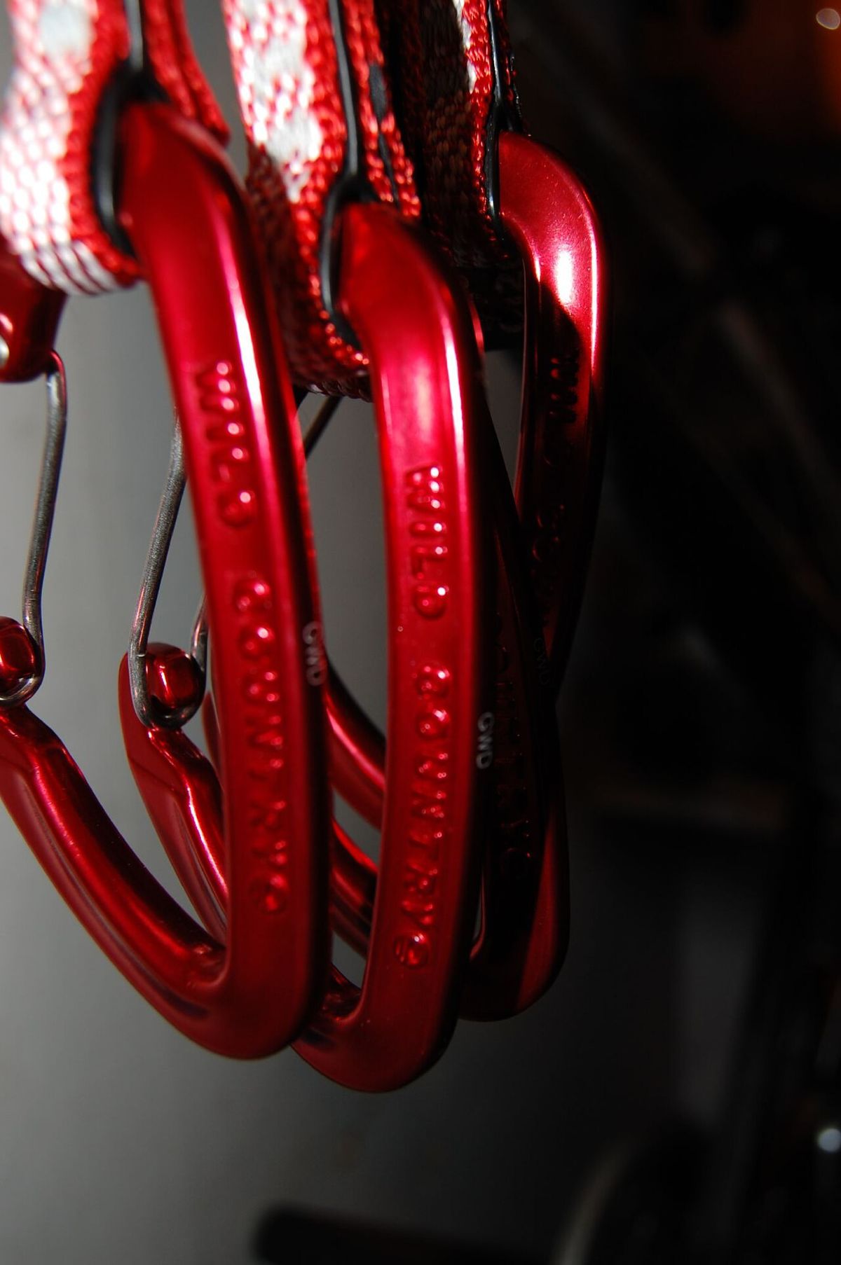 OEM Carabiner Manufacturing: Aluminium vs Steel and Certification