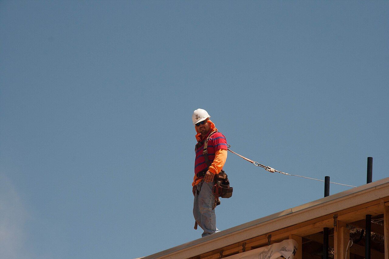 Self-Retracting Lifeline (SRL) Manufacturing: An OEM and Standards Guide