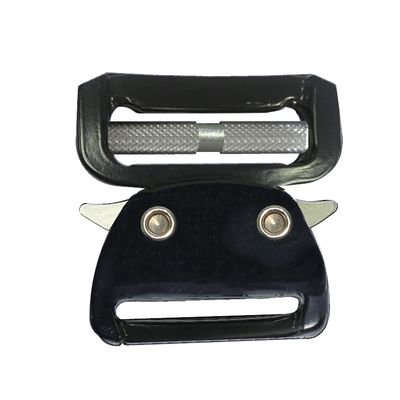 Hebilla de apertura lateral automática A838 de aluminio forjado, anodizada en negro, cerrada