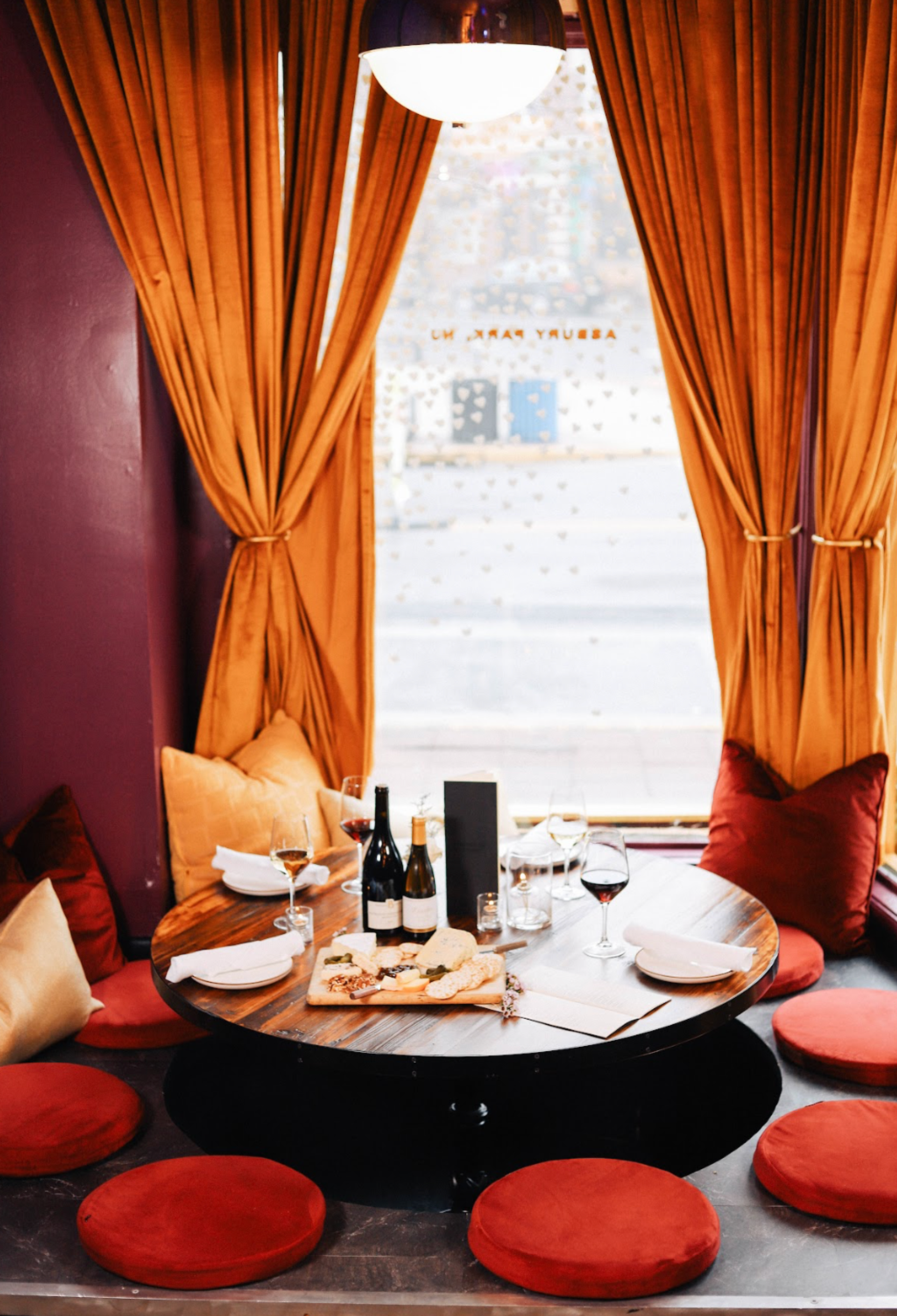 Phot of Lovesick round table