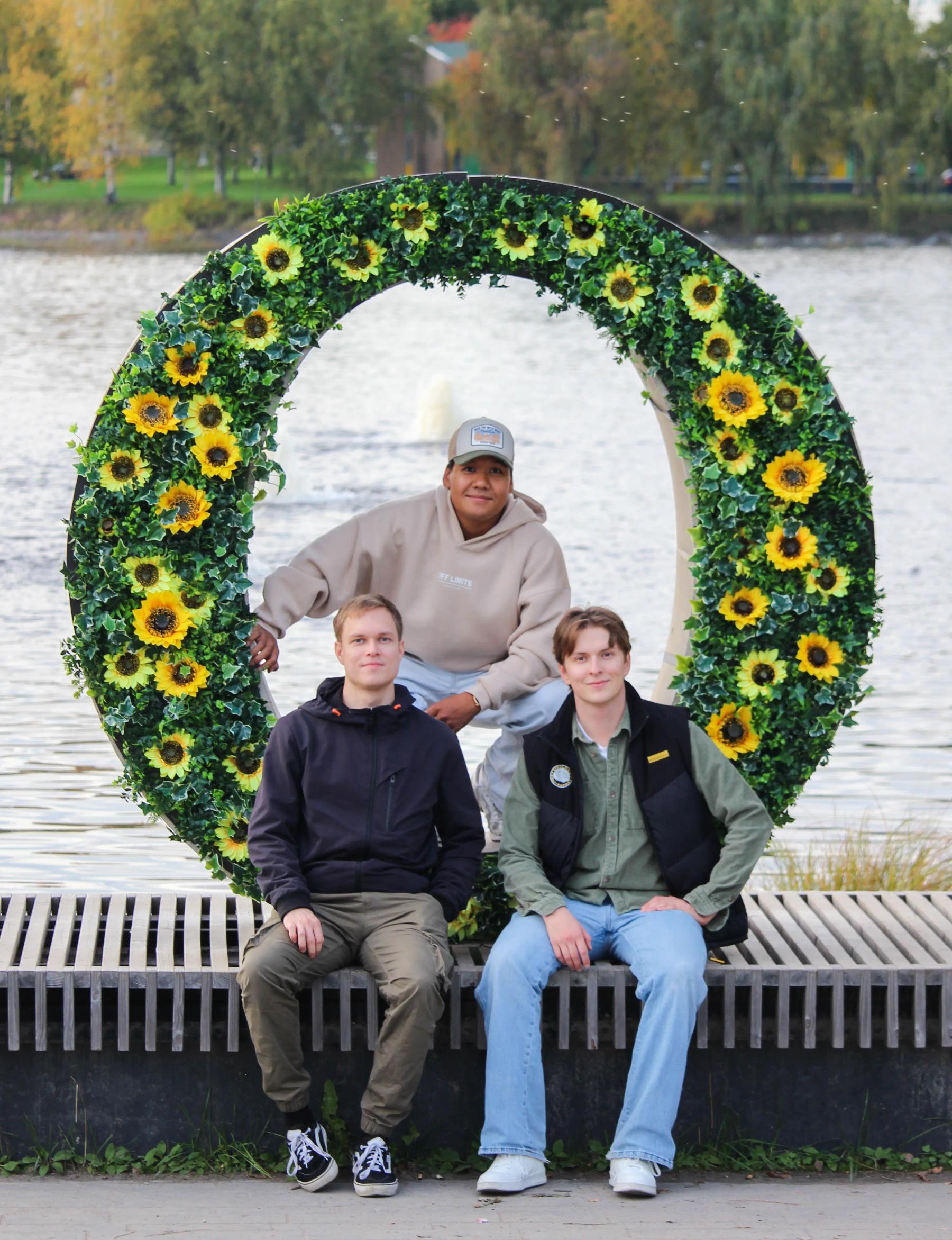 A photo showing the Boggo Oy team inside the letter “O” of the word “Oulu” displayed in Ainolanpuisto.