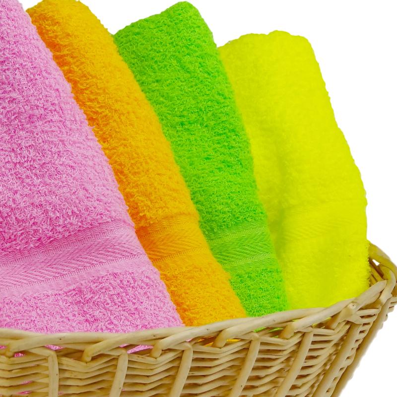 フェイスタオルの定番多色カラーをカゴに並べて