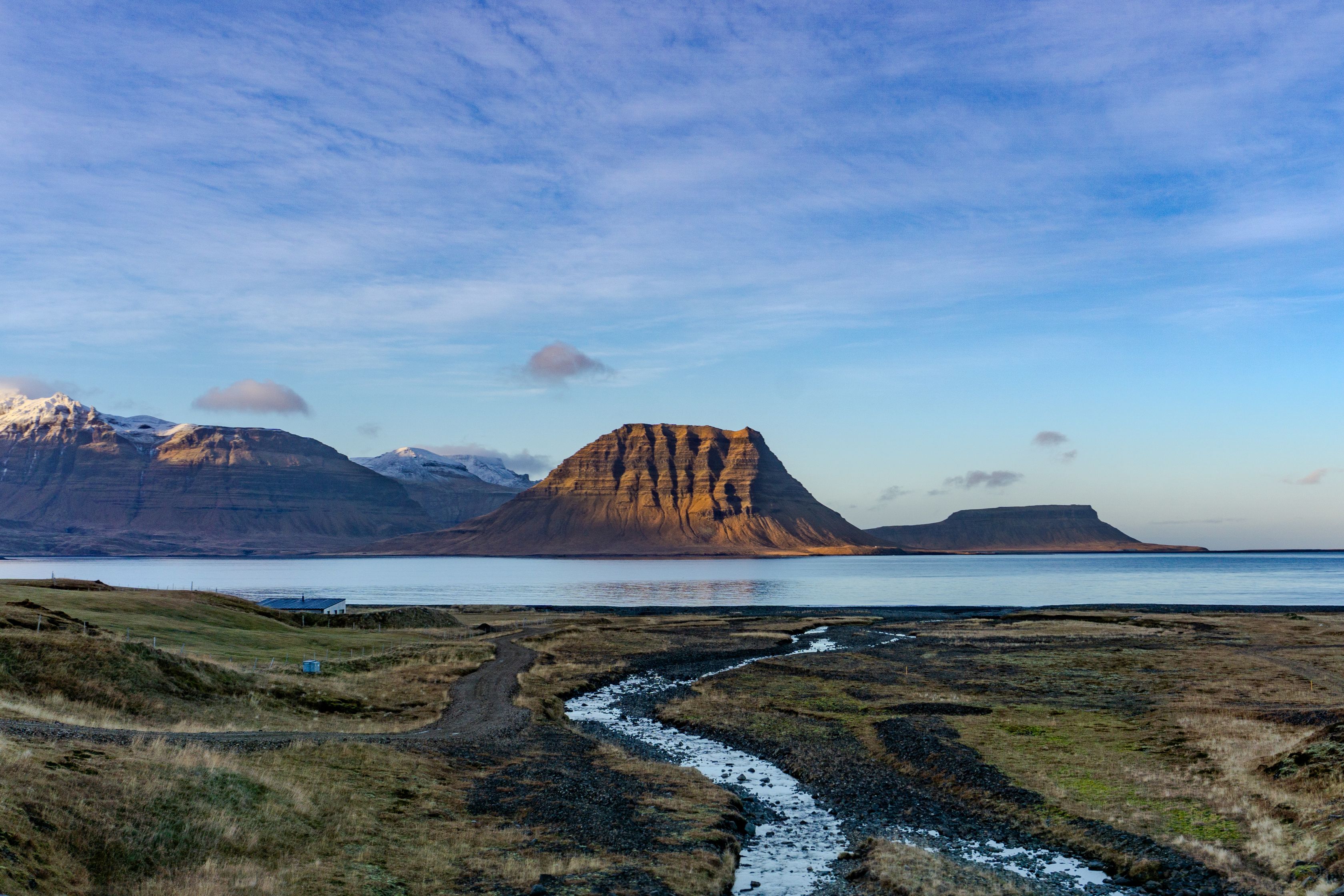 Vista de la Montaña Kirkjufell Mountain en la Península Snaefellsnes 