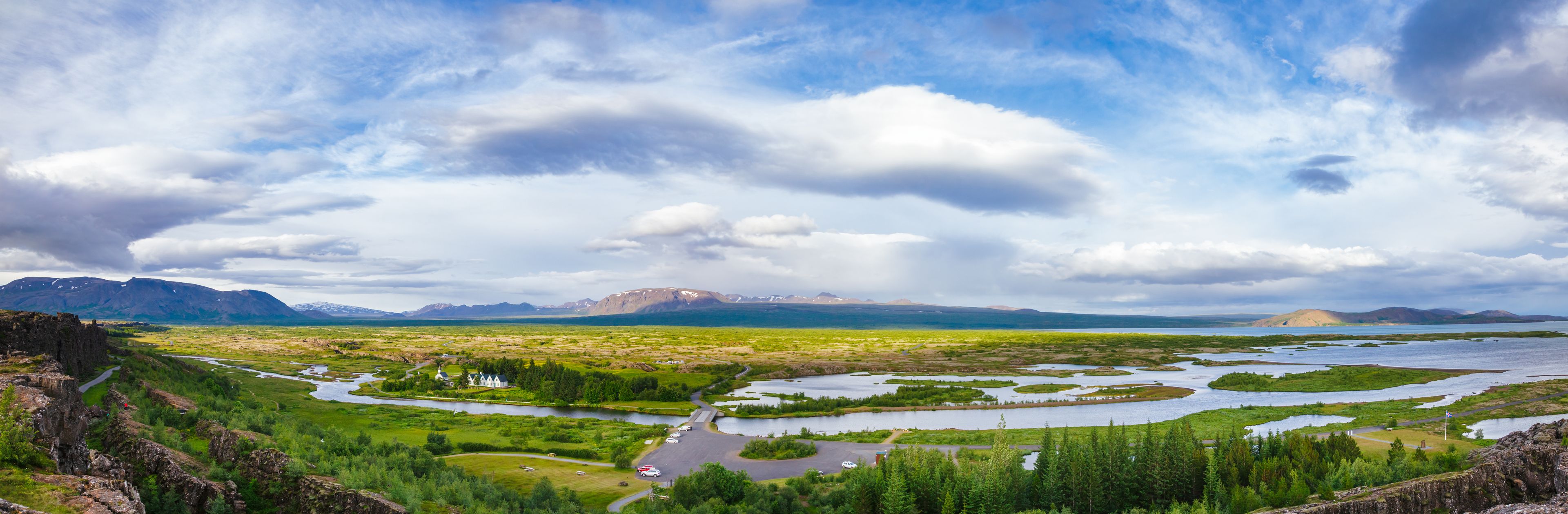 Vista panorámica del Parque Nacional de Thingvellir, parte de la ruta del Círculo Dorado