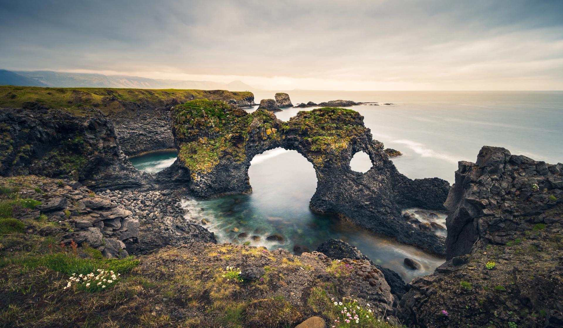Guía completa de Gatklettur: El alucinante arco de piedra de Islandia