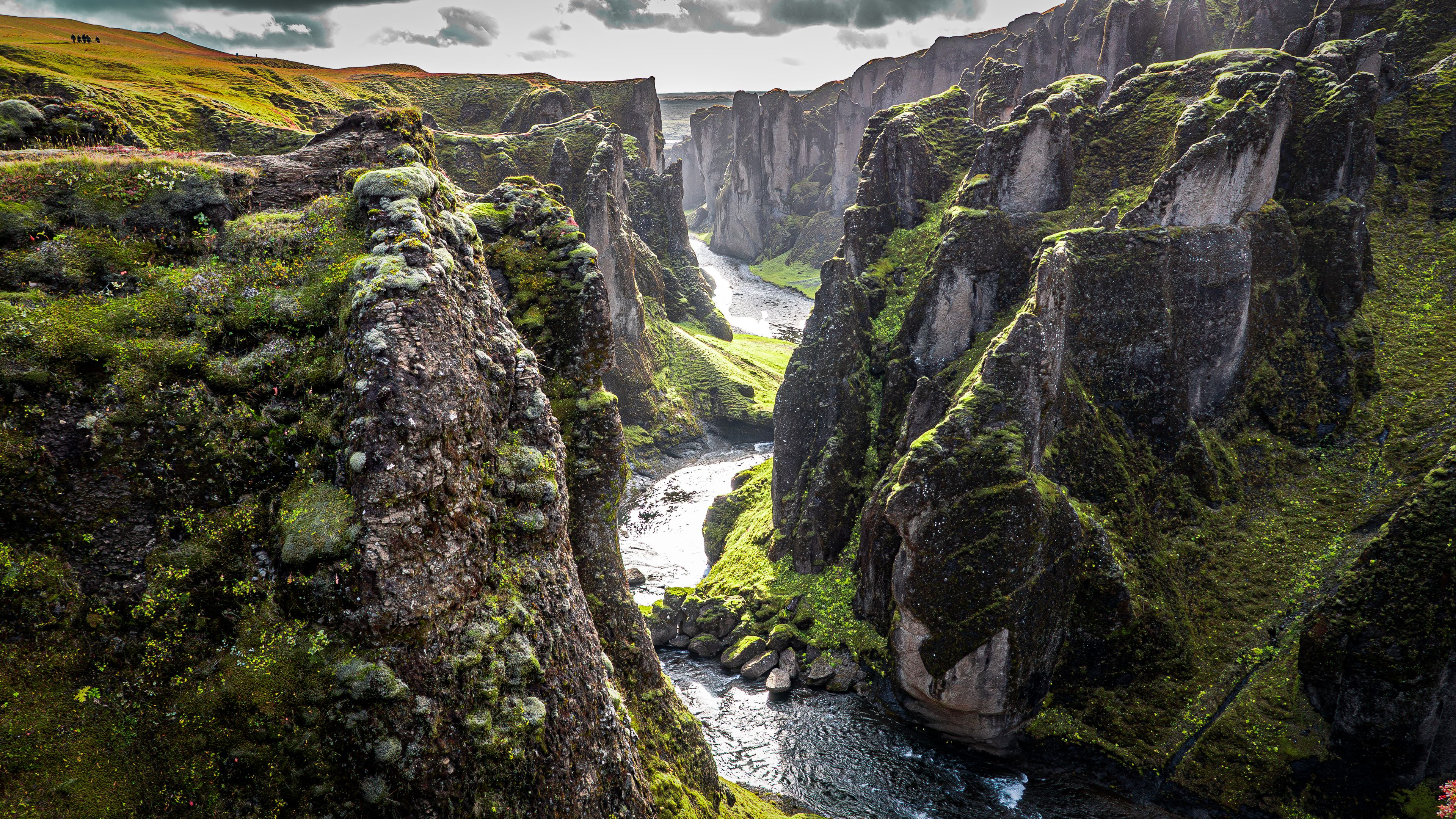 Fjaðrárgljúfur Canyon