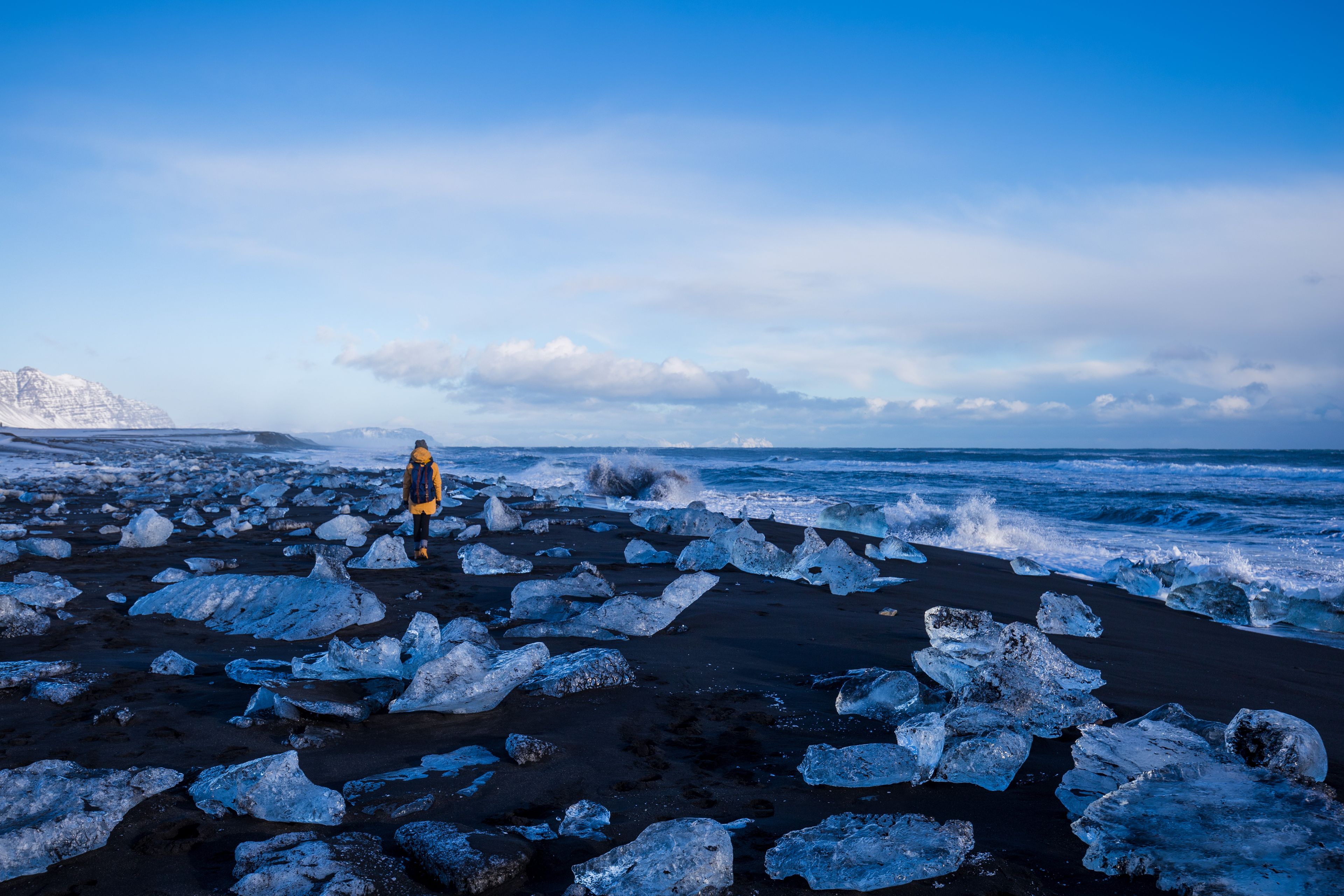 Next to the Jokulsarlon glacier, the most wonderful beach of Iceland: Diamond beach
