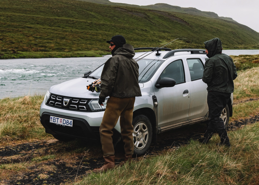 2 friends going fishing with the Dacia Duster rental car in iceland