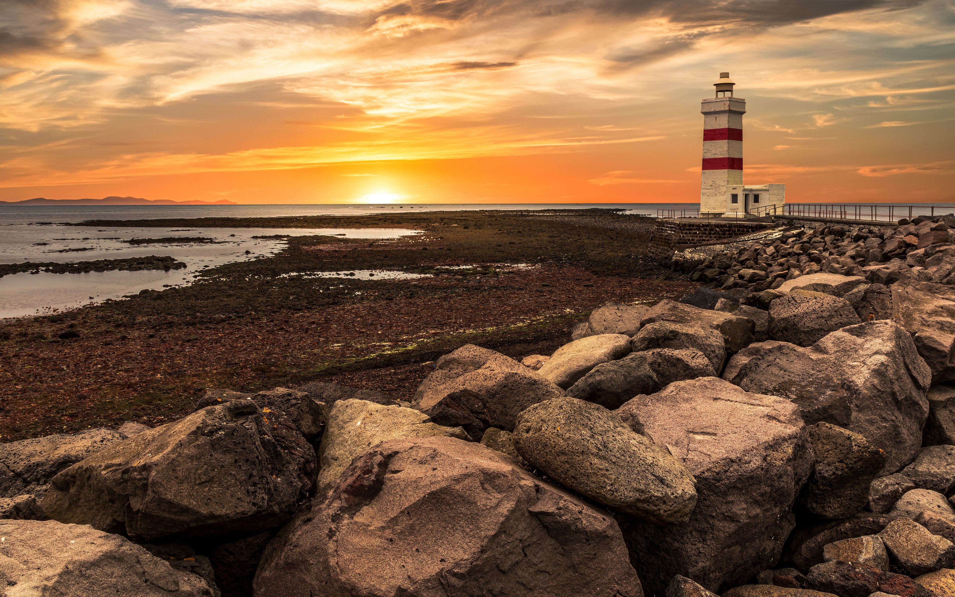 Garður in iceland - the lighthouse and beach