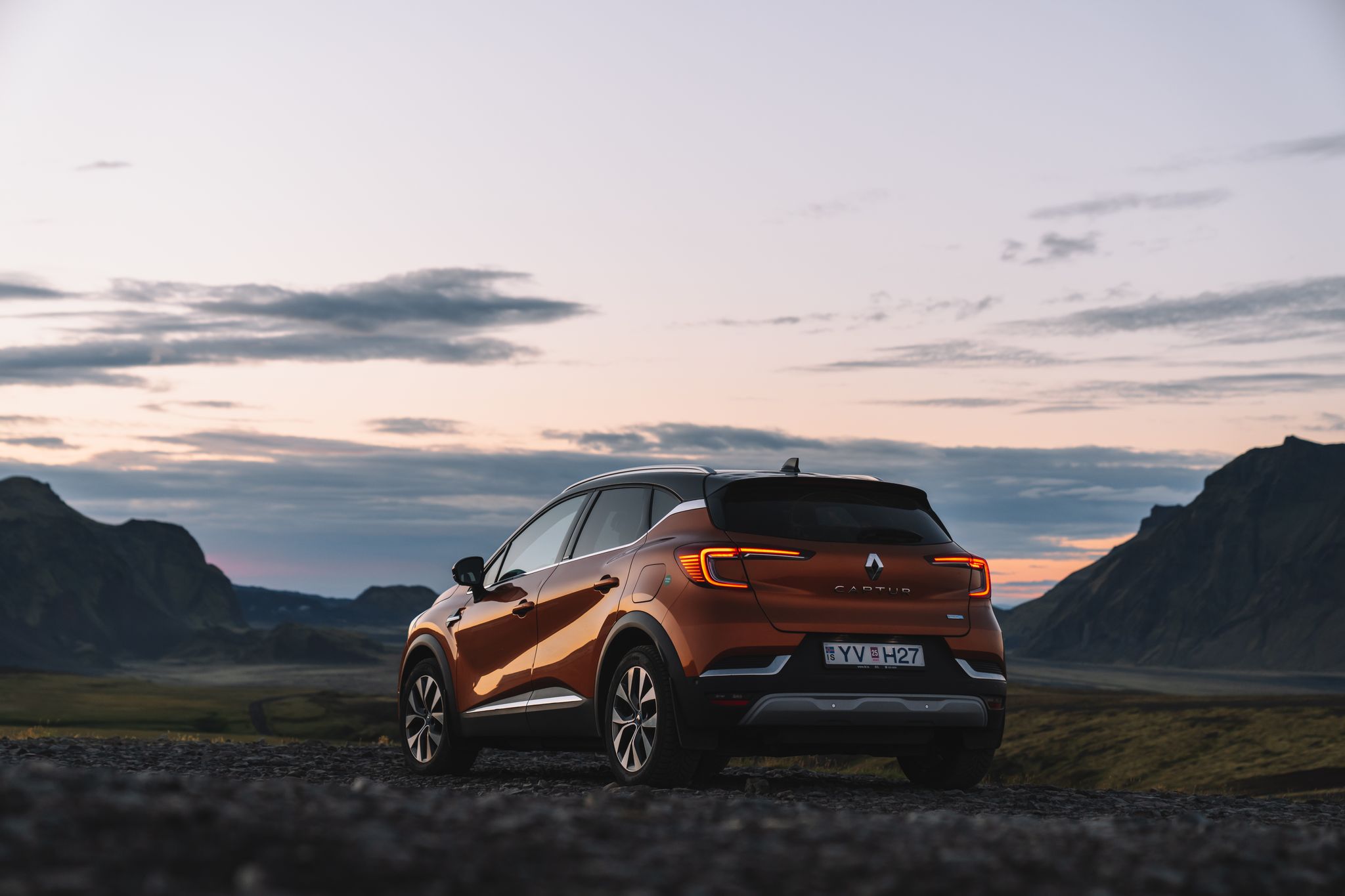 Renault Captur orange en location en islande