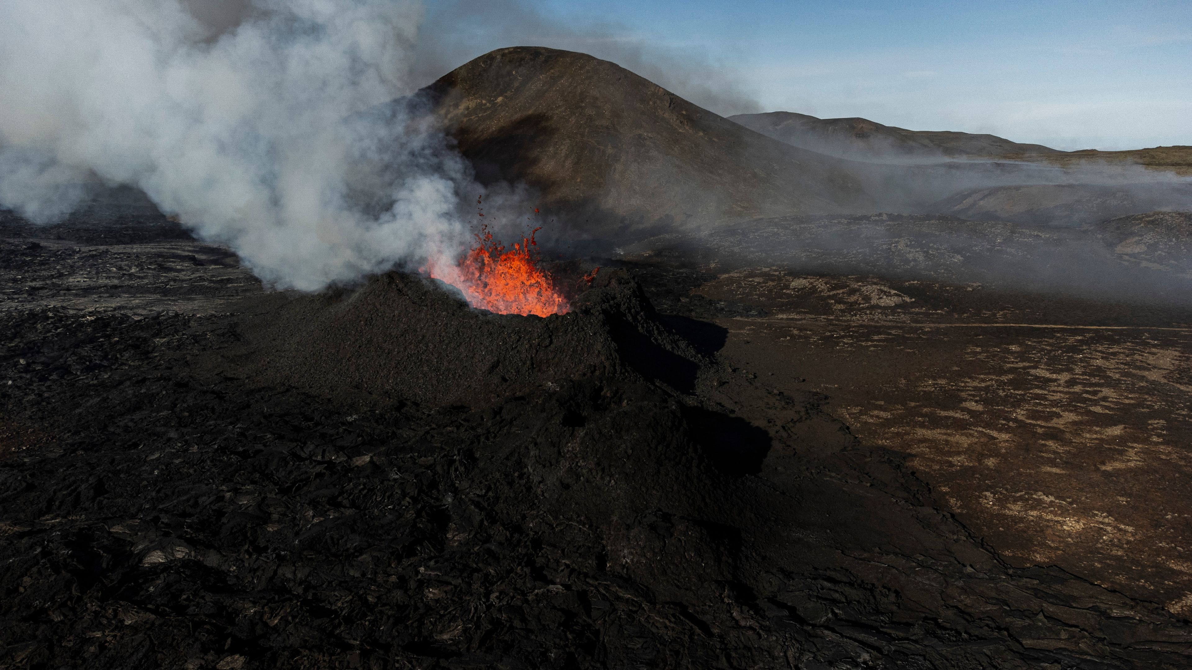 Litli-Hrútur erupting