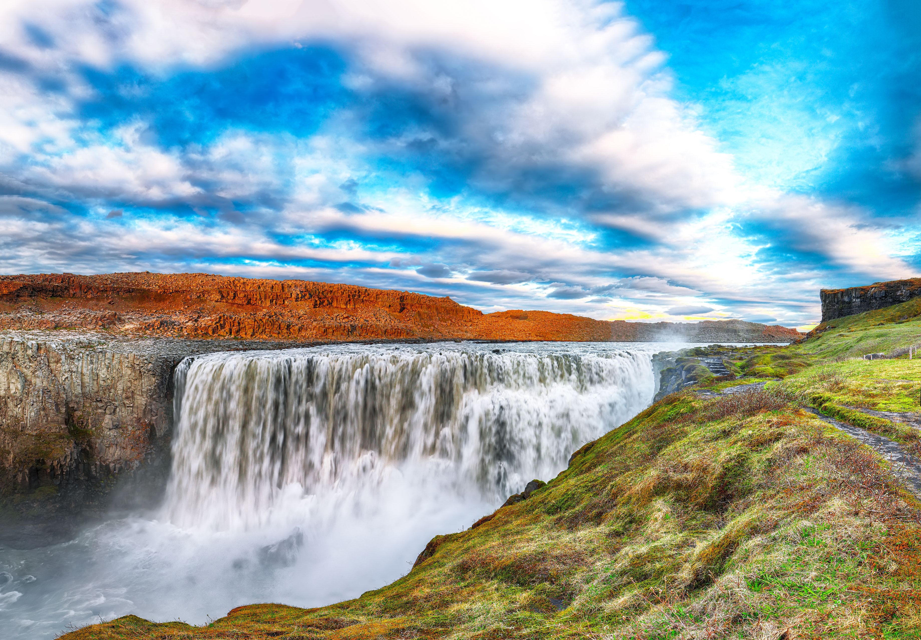 La cascada de Dettifoss al atardecer