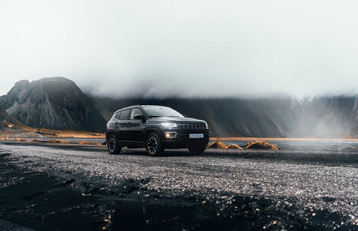 drive a Jeep Compass to discover the landscapes of Iceland