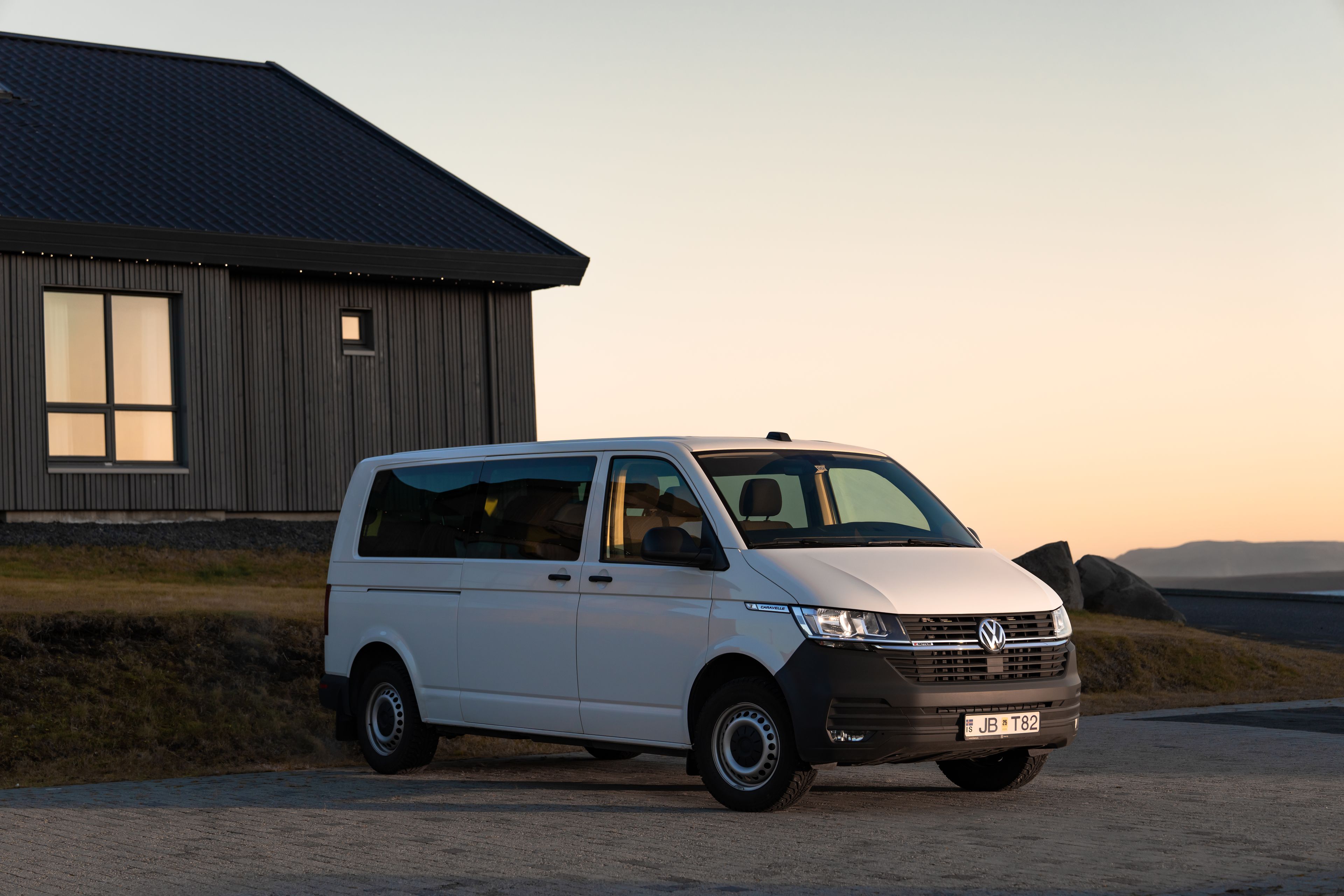 4x4 9 seater rental car in iceland- Volkswagen Caravell