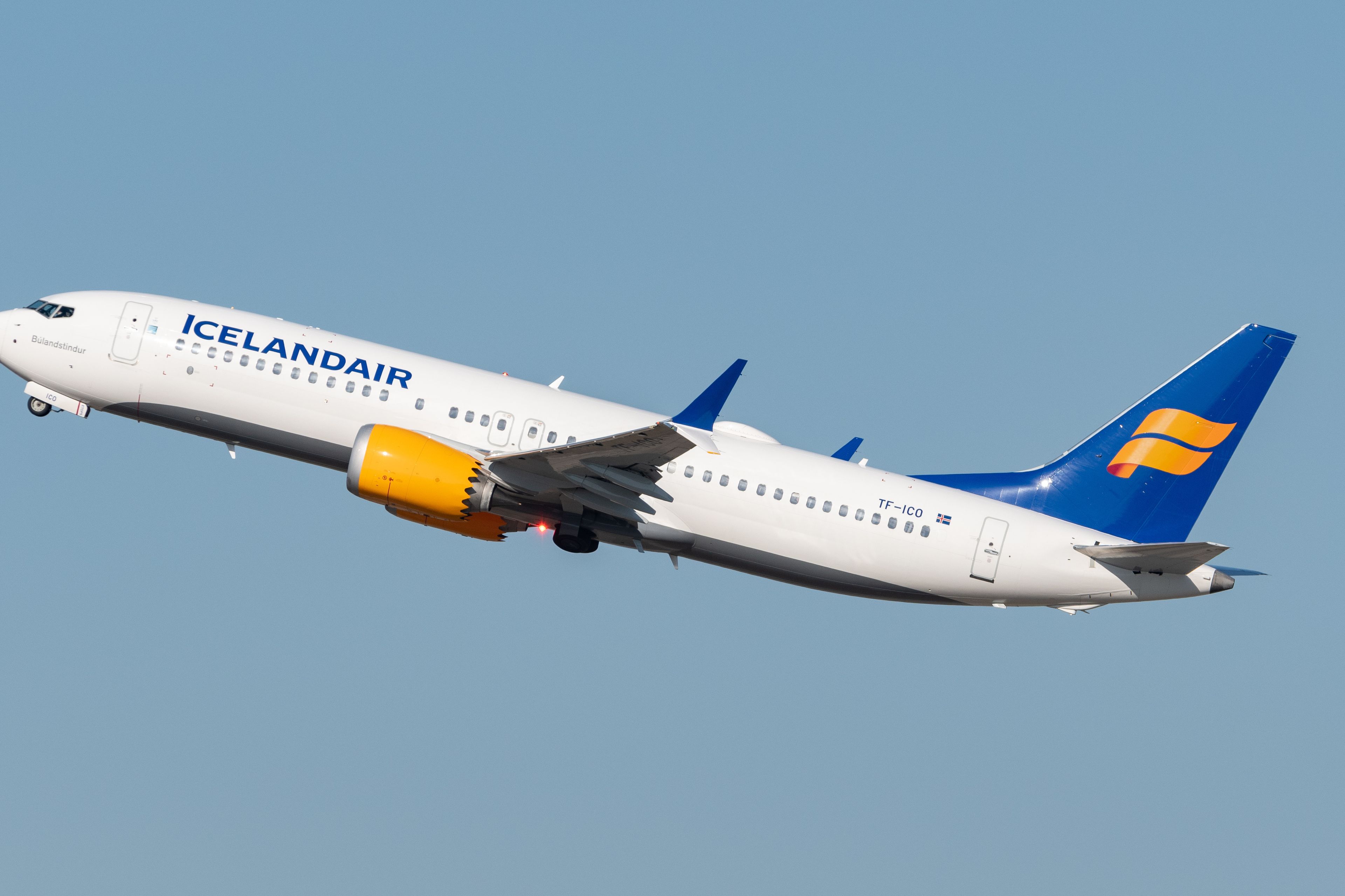 plane of the company "icelandair" in full takeoff, with a blue sky in bottom