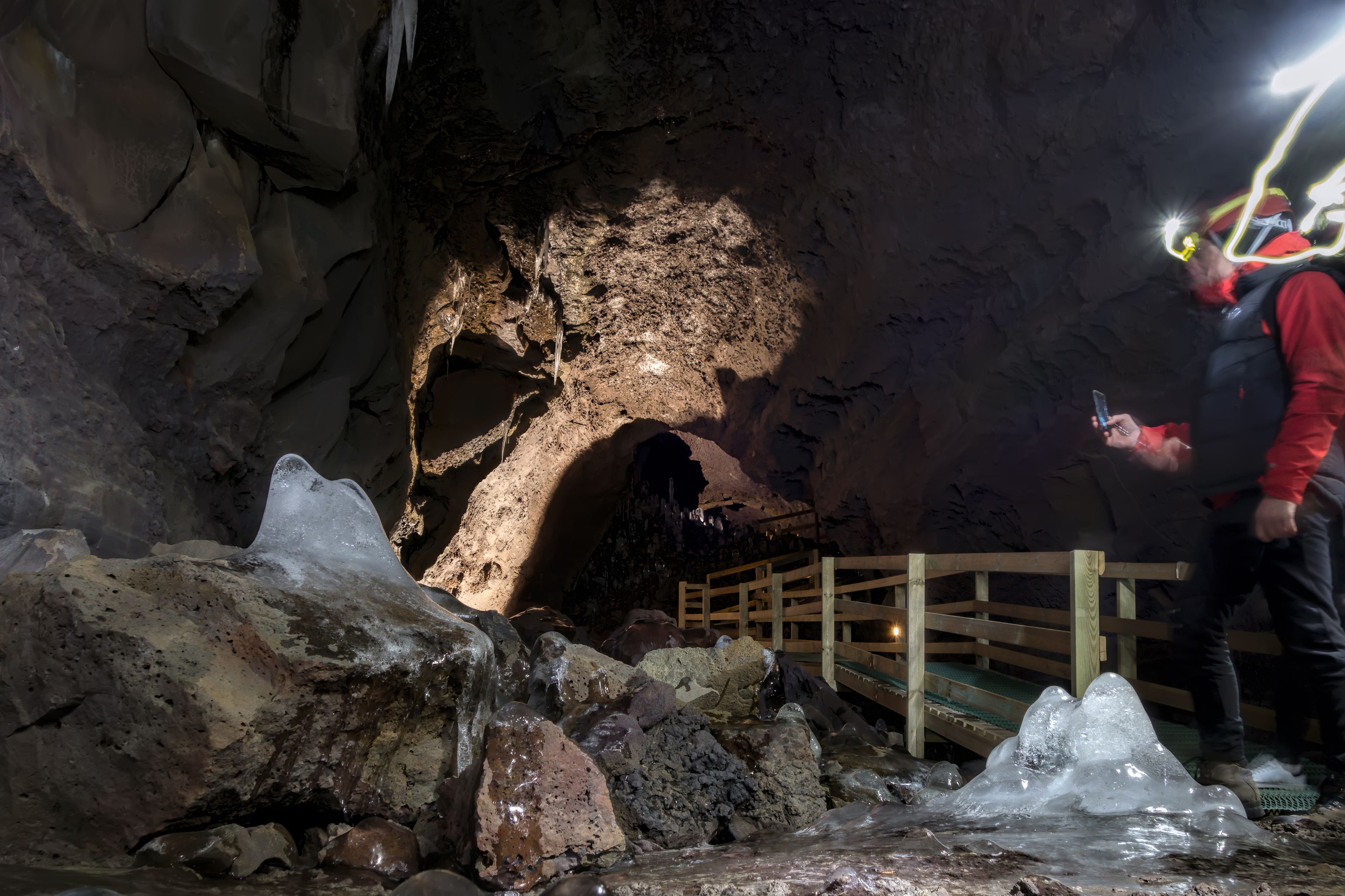 Vidgelmir lava tube