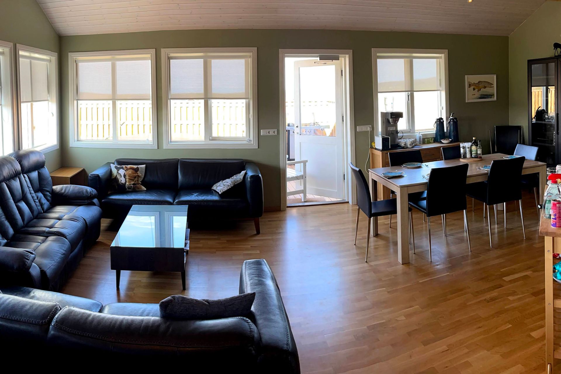 photo of the spacious lounge at Myrarkvisl Fishing Lodge
