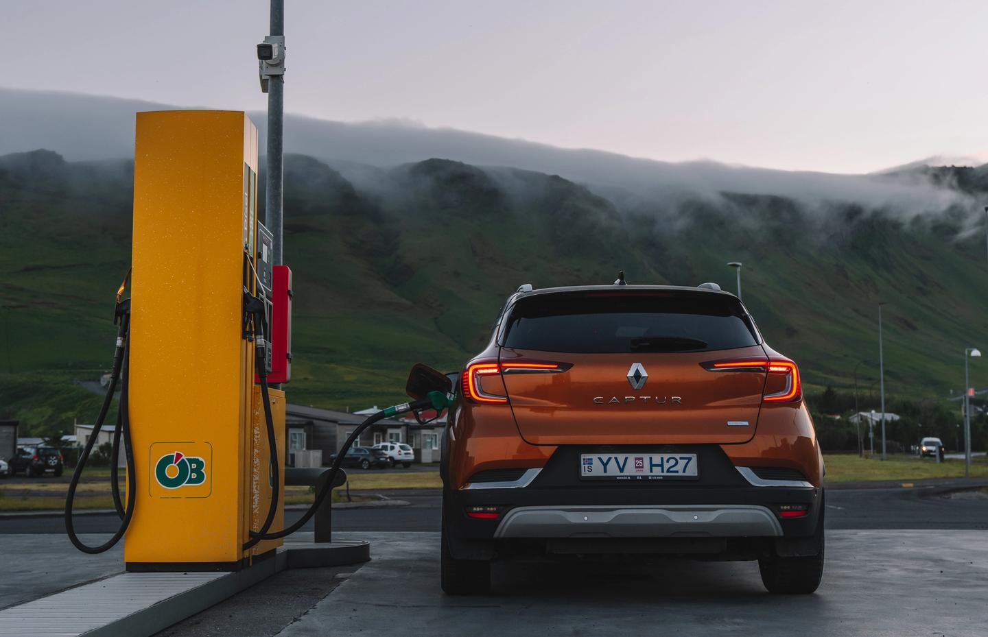 A rental car in Iceland taking gas at ÓB gas station