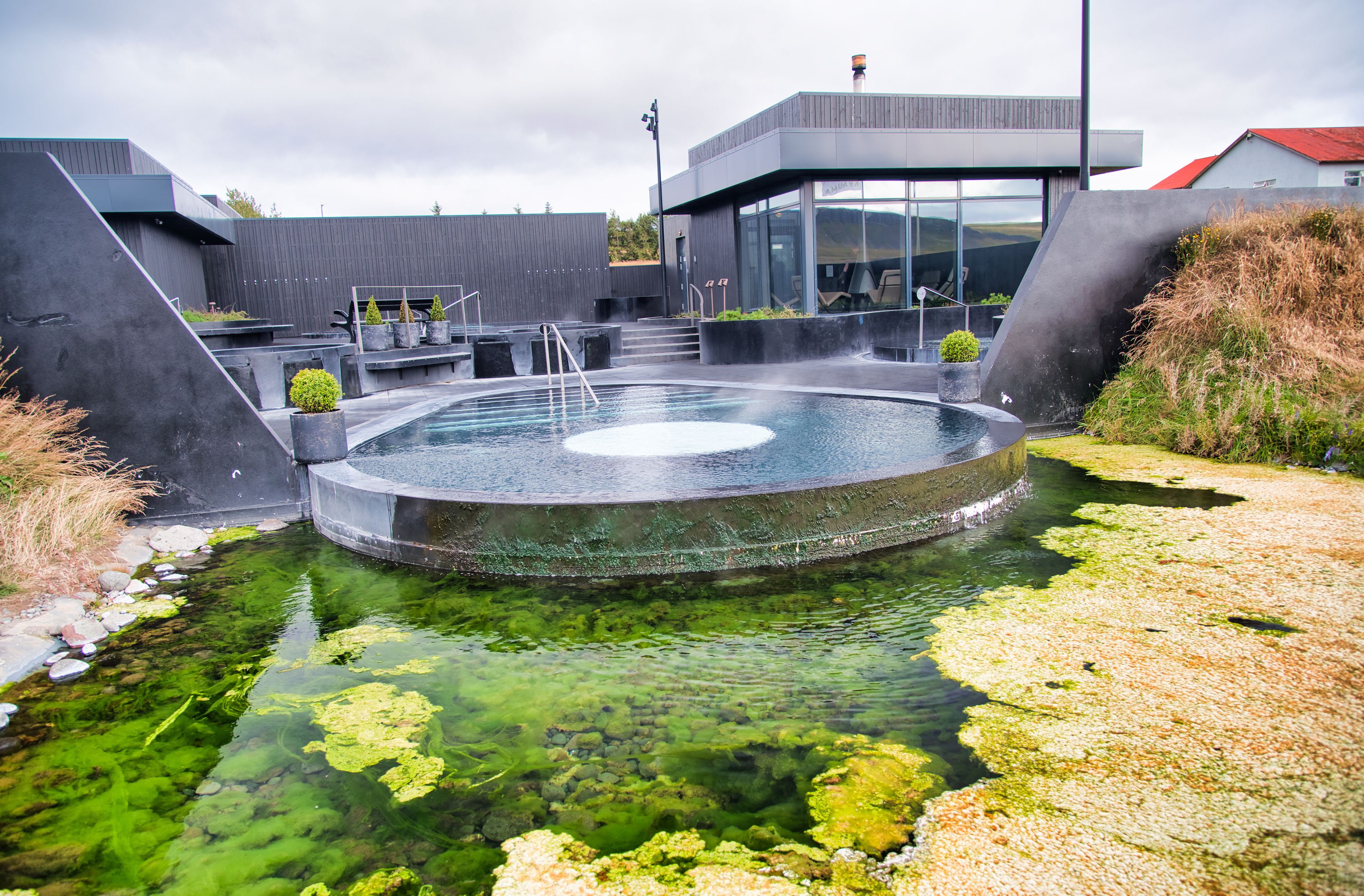 Piscina termal en Islandia