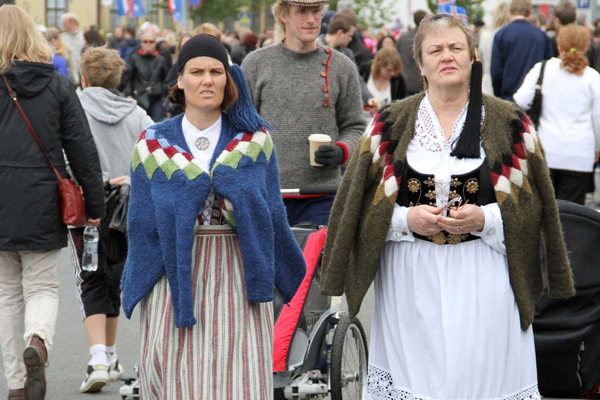 traditional Icelandic costumes