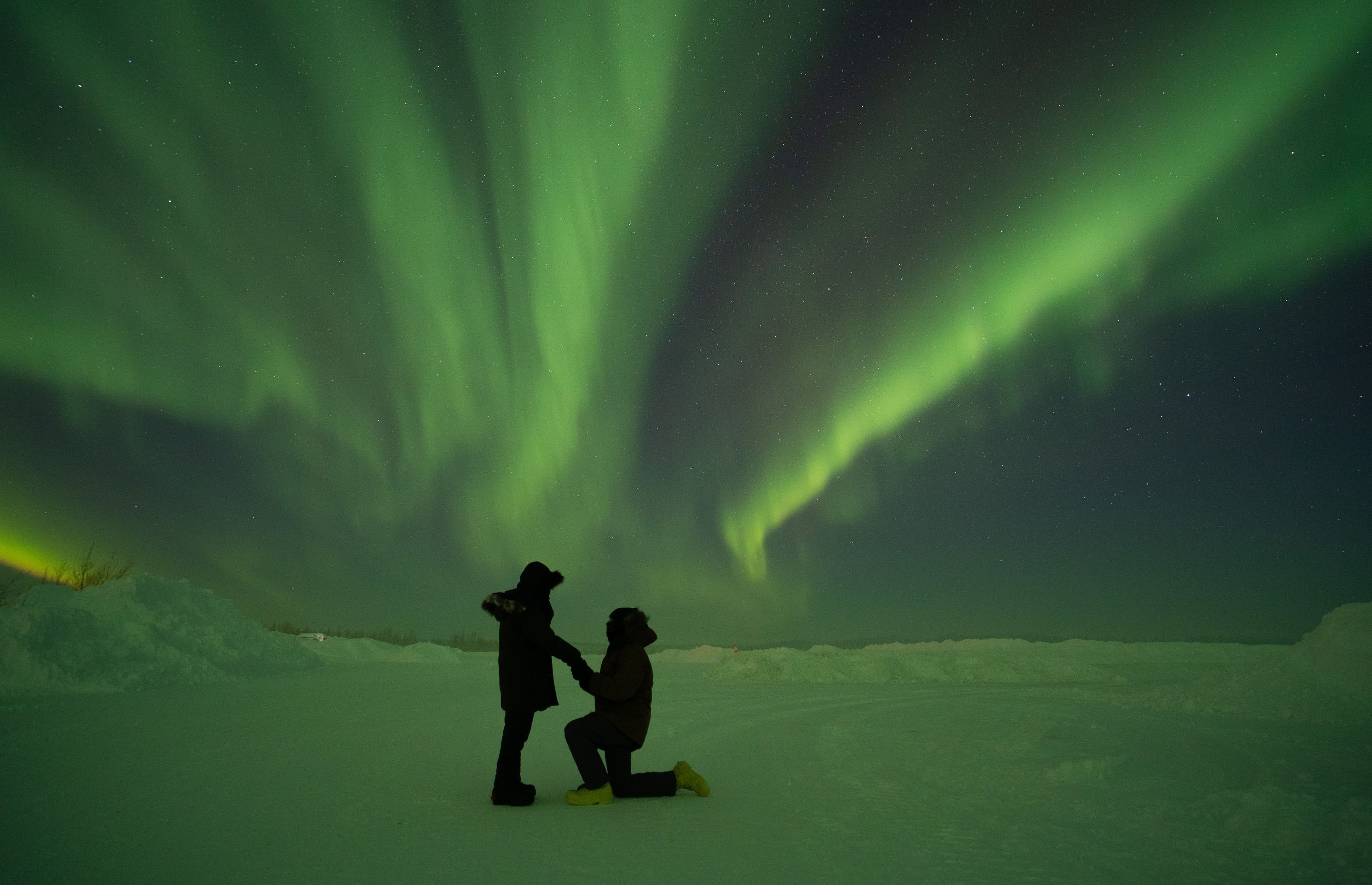 Fabulous wedding proposal in the middle of the magnetic northern lights of Iceland 