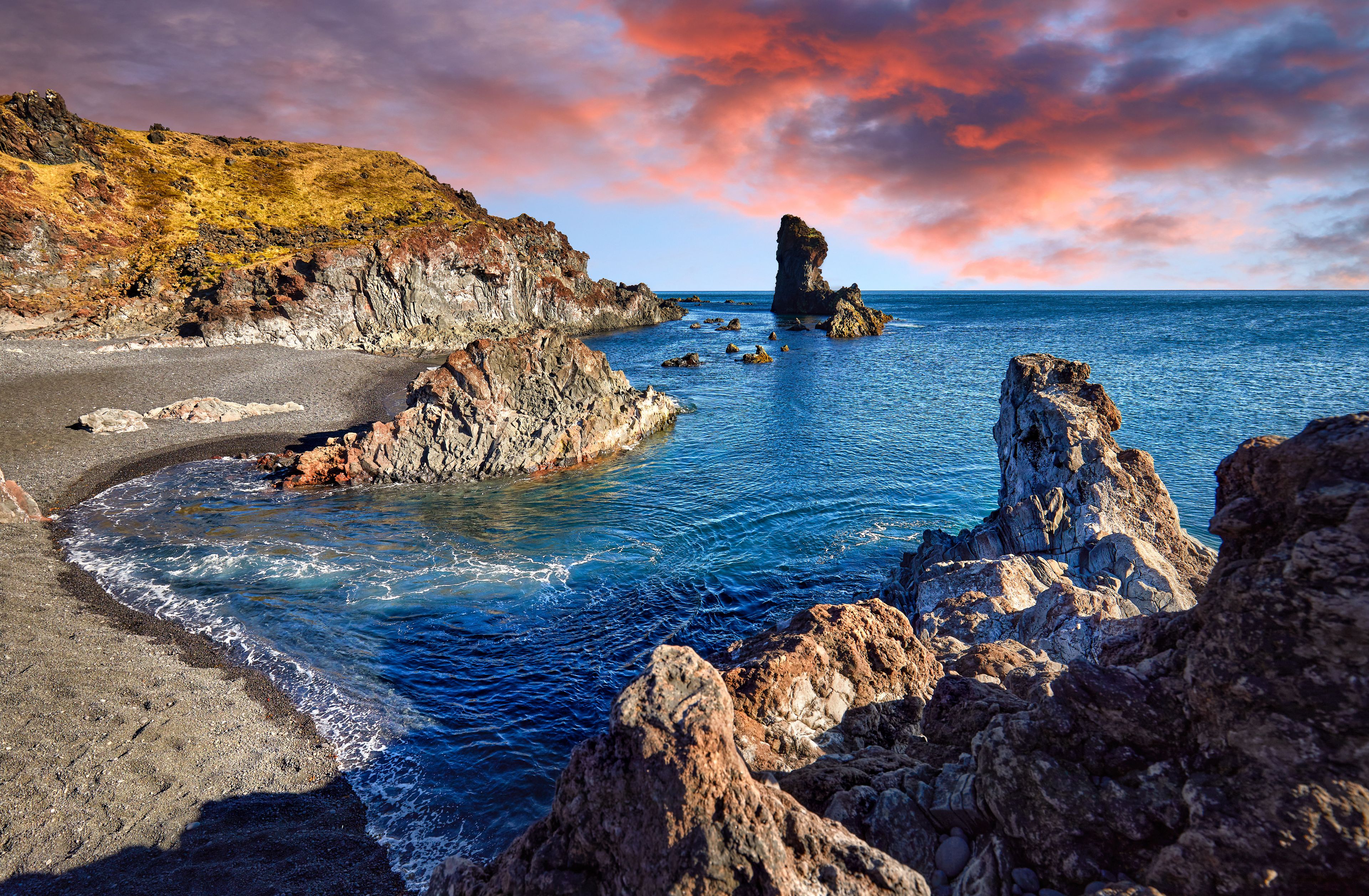 Panoramic view at Djupalonssandur bay