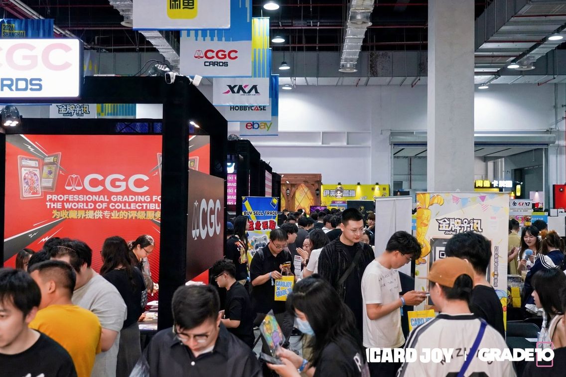 Exhibitor booths including the CGC grading stand on the show floor.