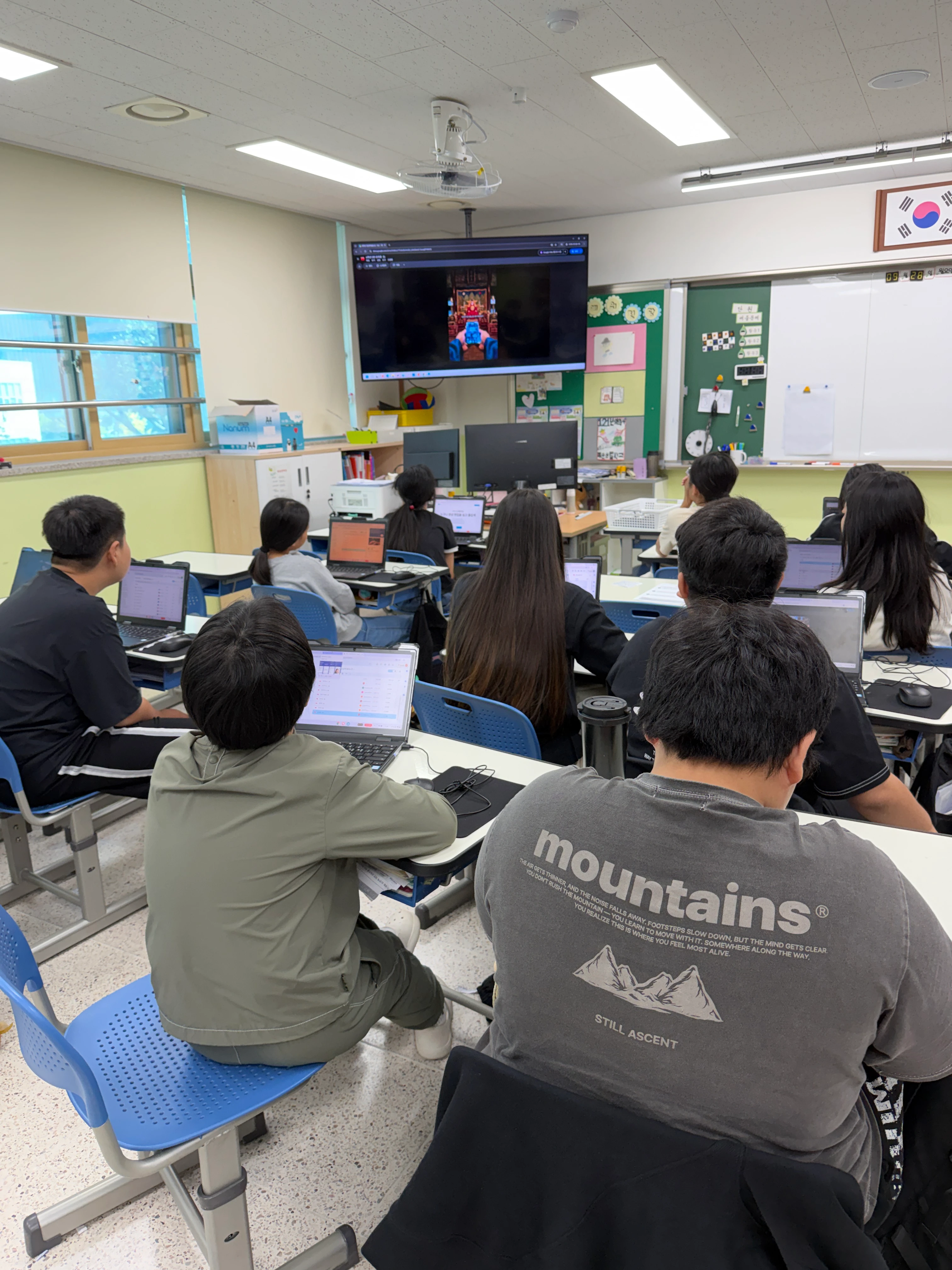 서로가 만든 영상을 함께 보면서