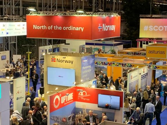 Photo of the Norway pavilion at the Offshore 2019 exhibition with many people gathered for a networking reception
