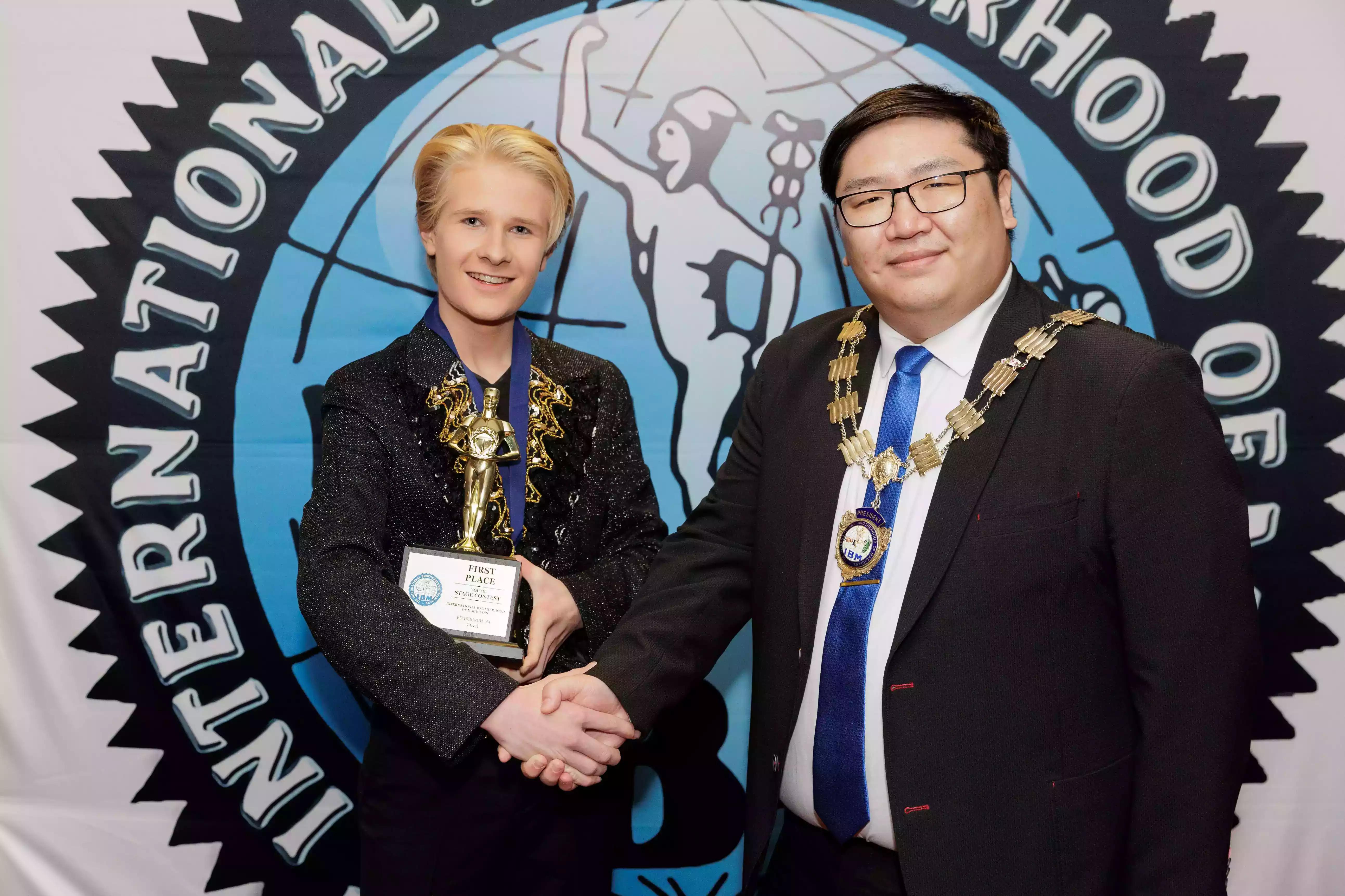 International Brotherhood of Magicians (I.B.M. ) Convention | Pittsburgh U.S.A. | 1st Prize winner Stage + Peoples Choice + Fantasma Award