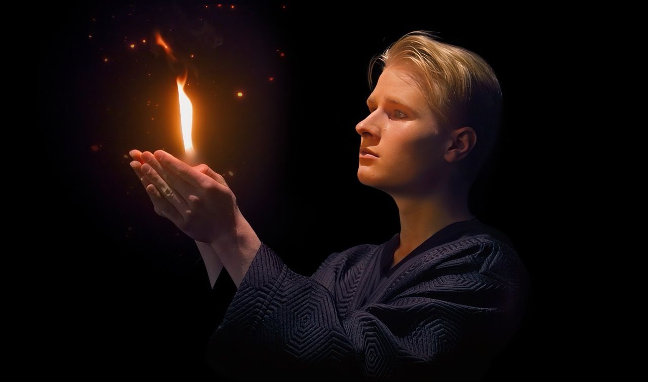 Olivier Henning met fakkel