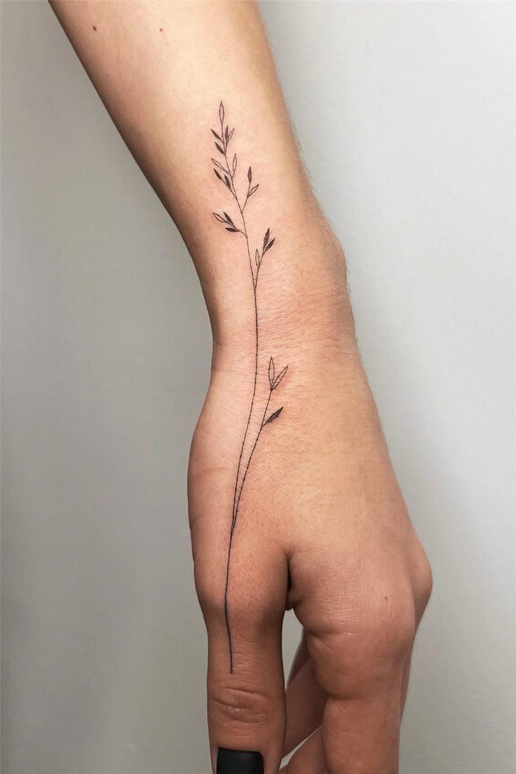 Fine line tattoo guide: delicate single-needle work