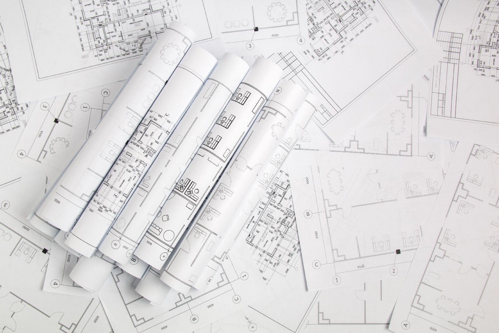 Rinke + Henssler Blogbeitrag Bild – Baupläne schwarz/weiß