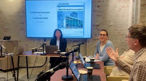 Bilde fra PFUs møte i april. På bildet ser vi leder Anne Weider Aasen, vara-medlem for journalistene Nina Hernæs, og allmennhetsrepresentant Øyvind Kvalnes.
