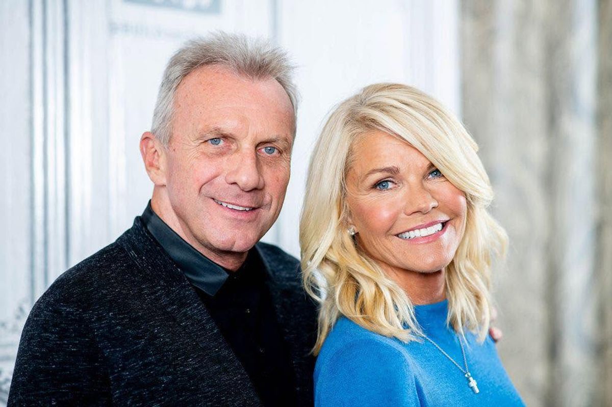 Jennifer Wallace (L) & Joe Montana (R)