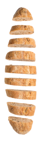 ein Laib Brot wird in Scheiben geschnitten