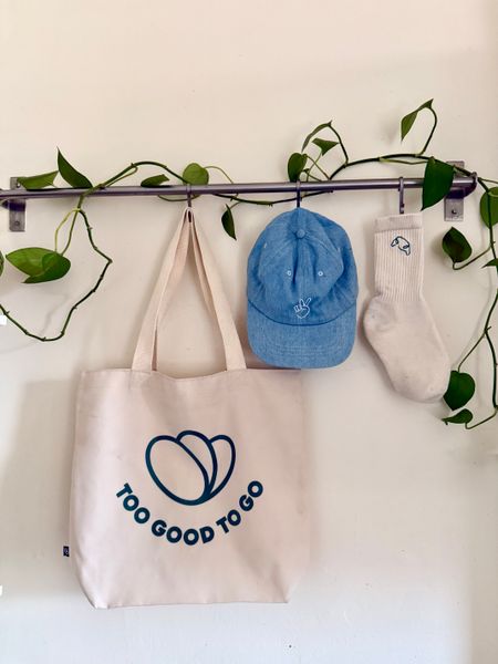 a tote bag that says too good to go on it