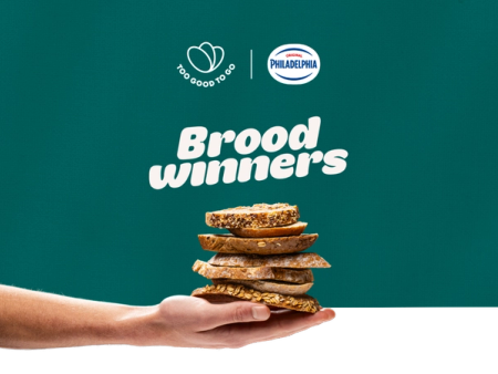 a hand holding a stack of bread with the words brood winners above it
