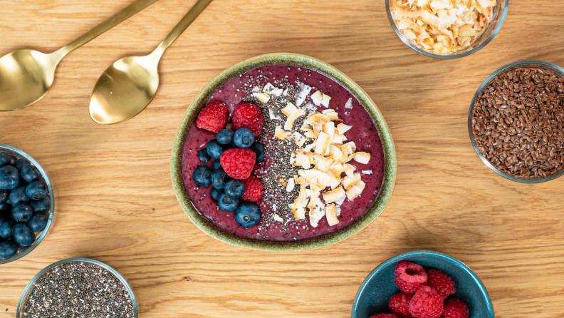 5 SMOOTHIE BOWLS TO TRY WITH OVERRIPE BANANAS