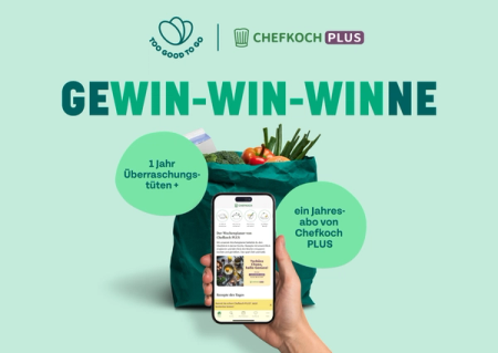 a person is holding a cell phone in front of a chefkoch plus bag