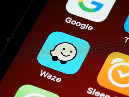 Too Good To Go s'associe à Waze et Carrefour