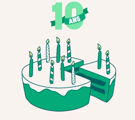 Green and white illustration of a birthday cake with 10 lit candles and a missing slice, under the text "10 ANS".