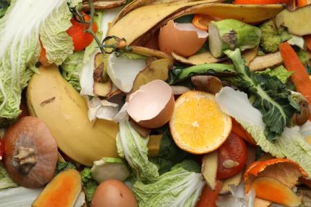Mixed kitchen food scraps, including fruit peels, vegetable trimmings, and eggshells.