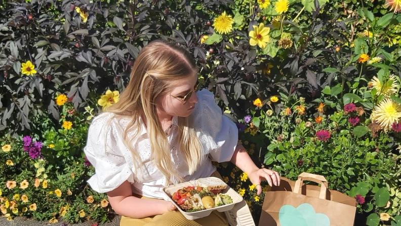 Ung med stramt budsjett: Slik sparer du penger ved å unngå matsvinn