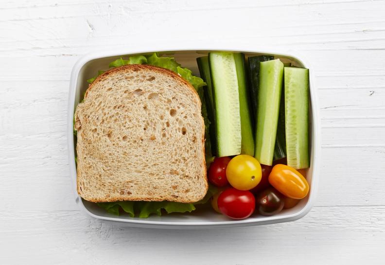 5 tips to reduce school lunch food waste