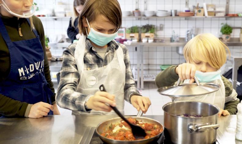 Ny madspildsskole skal puste liv i trætte gulerødder og bløde bananer