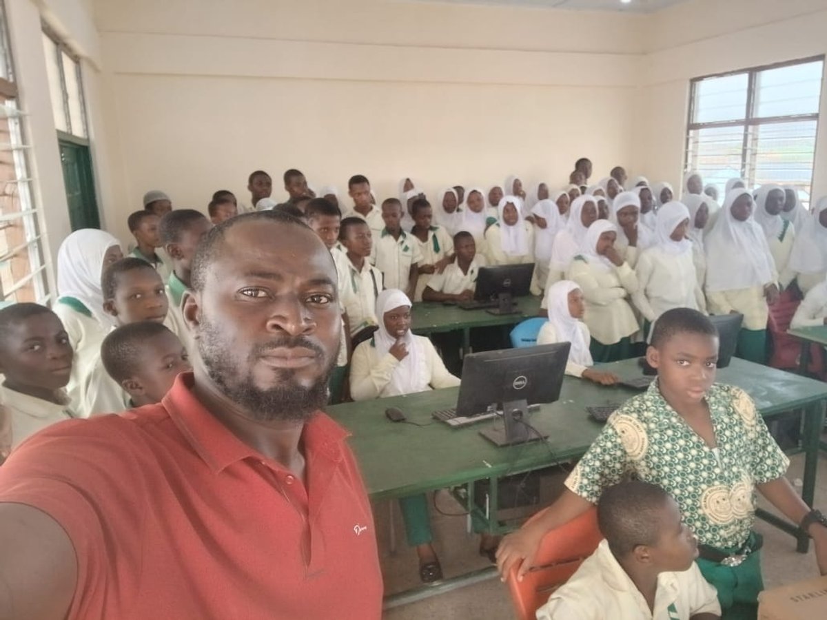 Selfie in school computer lab with students at Dell computers, Wa